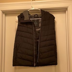 Gap hooded black puffy vest, size S